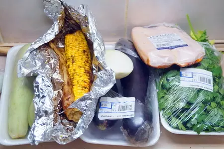 Тёплый овощной салат с курицей, самый вкусный, уж простите за столь смелое заявление.: шаг 1