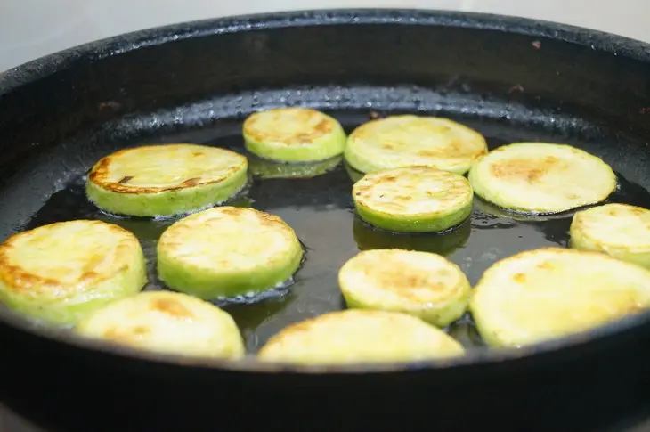 Тёплый овощной салат с курицей, самый вкусный, уж простите за столь смелое заявление.: шаг 2