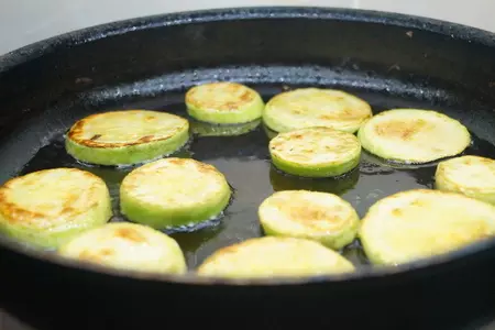 Тёплый овощной салат с курицей, самый вкусный, уж простите за столь смелое заявление.: шаг 2