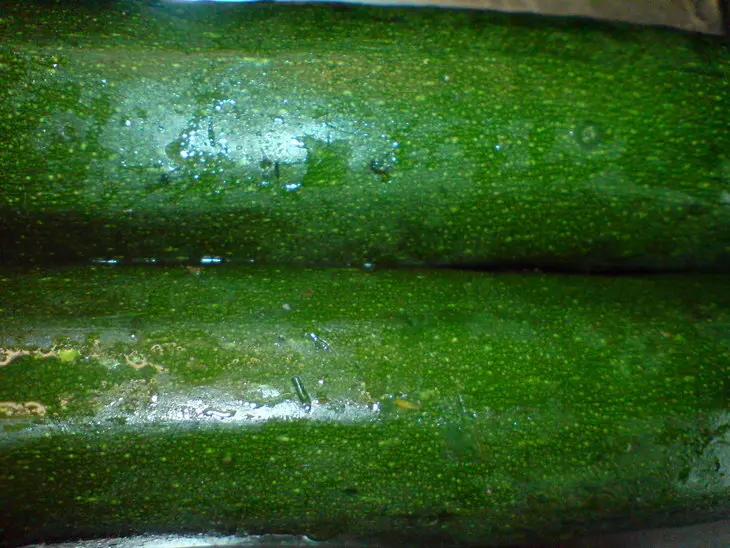 Салат из цуккини,сыра и миндаля  под мятным соусом: шаг 1