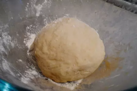 Пирожки с рисом,луком и яйцами(ещё одно удачное тесто,которое подходит в холодильнике): шаг 2