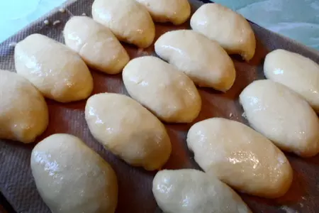 Пирожки с рисом,луком и яйцами(ещё одно удачное тесто,которое подходит в холодильнике): шаг 6