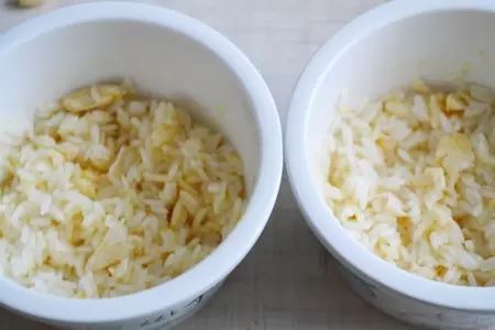 Рис с мясом и овощами, запеченный под шапкой из теста.: шаг 3