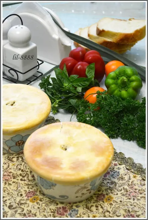 Рис с мясом и овощами, запеченный под шапкой из теста.: шаг 6