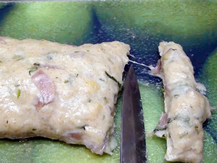 Пончики фасолевые, закусочные дрожжевые, с цельнозерновой мукой сыром и беконом.: шаг 3