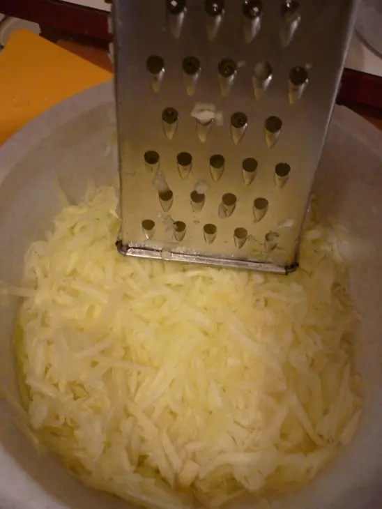 Кабачковые блины(оладьи) семейные и .. на новый лад: шаг 1