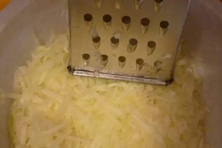 Кабачковые блины(оладьи) семейные и .. на новый лад: шаг 1