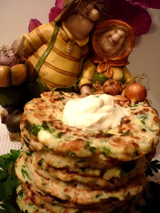 Кабачковые блины(оладьи) семейные и .. на новый лад: шаг 9