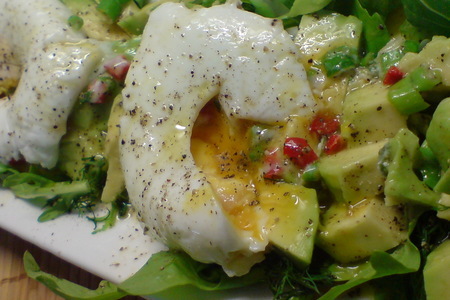 Салат с креветками +салат с яйцами-пашот//два салата на одной основе: шаг 8
