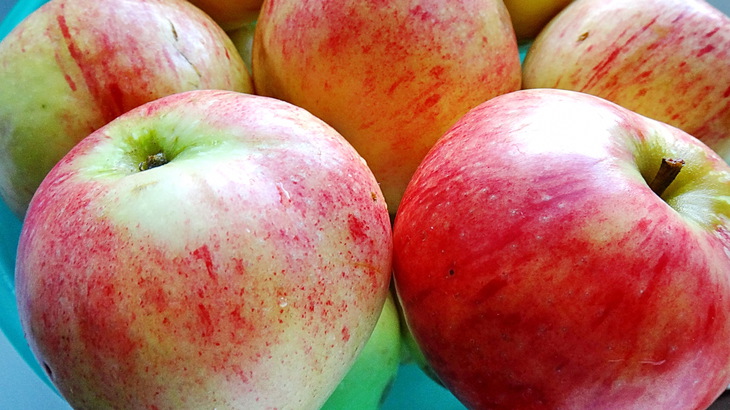 Варенье из яблок с мятой и базиликом: шаг 1