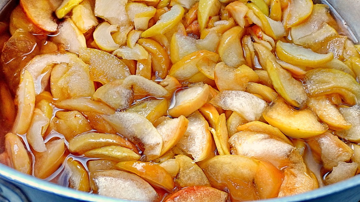 Варенье из яблок с мятой и базиликом: шаг 3