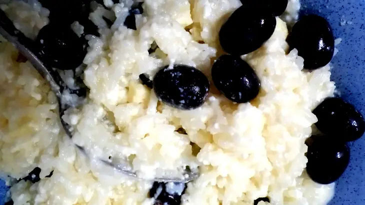 Запеканка с рисом "жасмин", виноградом, ванилью и белым шоколадом!: шаг 3