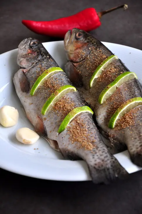 Рыба запеченная с луком-пореем и яблоками: шаг 2