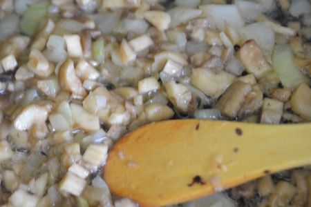 Пирог с грибами и рисом "грибная полянка": шаг 4