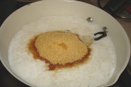 Инжир фаршированный рисовым пудингом в соусе крем-брюле.: шаг 3