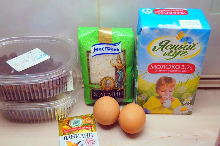 Французский десерт riz au lait. рисовый пудинг с фруктовым соусом: шаг 1