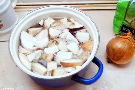 Лёгкий грибной суп с рисом и зеленью: шаг 2