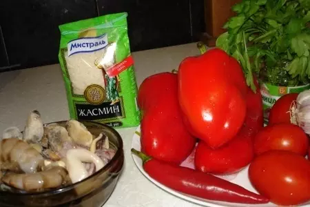 Рисовый салат с морепродуктами и печеным перцем " венецианский маскарад": шаг 1