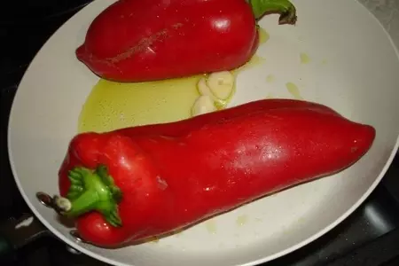 Рисовый салат с морепродуктами и печеным перцем " венецианский маскарад": шаг 3