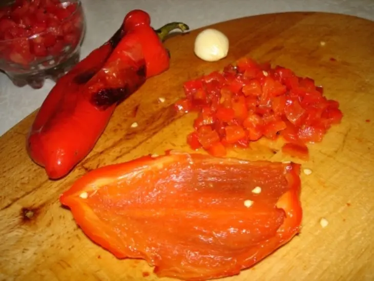 Рисовый салат с морепродуктами и печеным перцем " венецианский маскарад": шаг 4