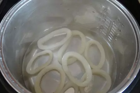Тёплый салат из морепродуктов с рисом (дуэль): шаг 4