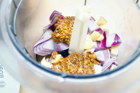 Винегрет с малосольными огурцами под луковым соусом.: шаг 3