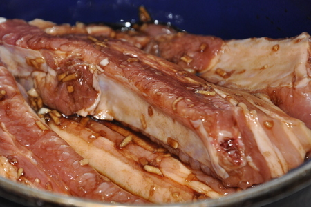 Свиные ребра с пряным инжиром и виноградом: шаг 1