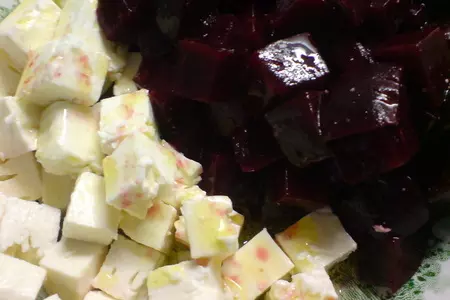Салат из печёной свёклы с брынзой: шаг 3