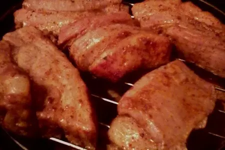 Рёбрышки и корейка копчёные в коптильне скороварке: шаг 3
