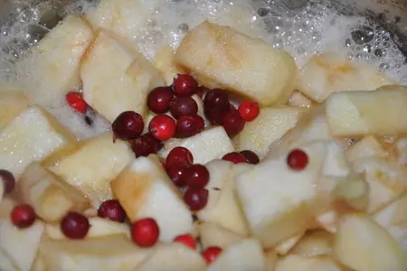 Хлебный пирог с яблоками и брусникой: шаг 2