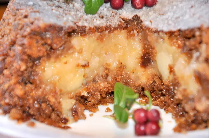 Хлебный пирог с яблоками и брусникой: шаг 5