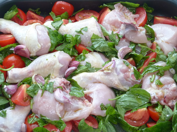 Курица с базиликом и томатами : шаг 5