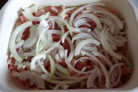 Свинина, запеченная в горчичном маринаде под шубой из картофеля: шаг 2