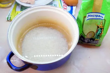 Зелёный рис с соусом карри и яйцом всмятку.: шаг 2