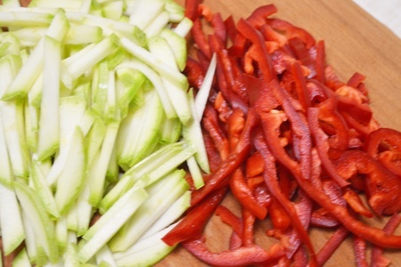 Рисовое соте с овощами, с салатом из запеченной рыбы.: шаг 2
