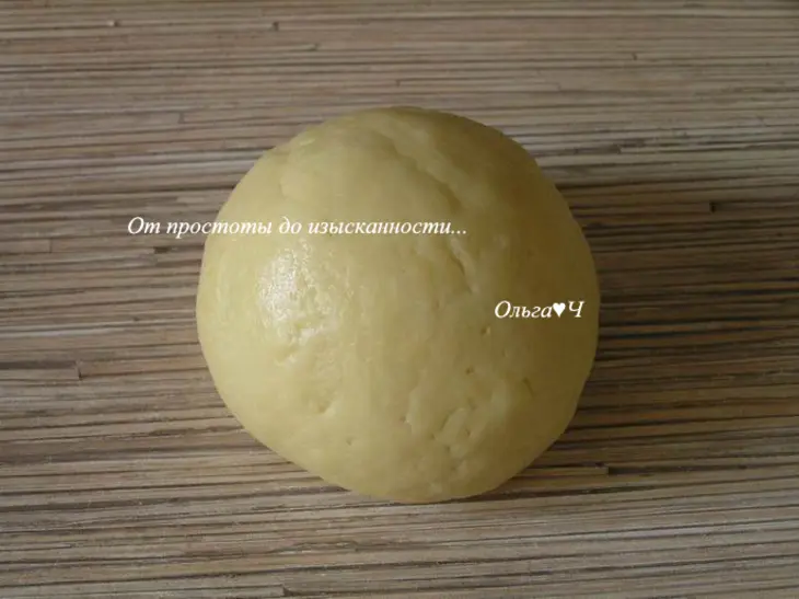 Нежный пирог с абрикосами и виноградом: шаг 3