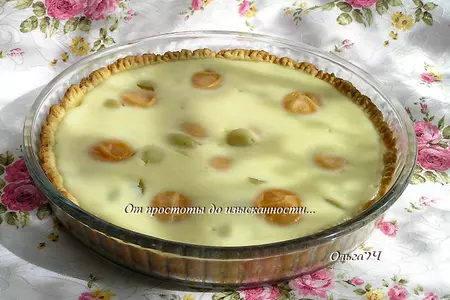 Нежный пирог с абрикосами и виноградом: шаг 10