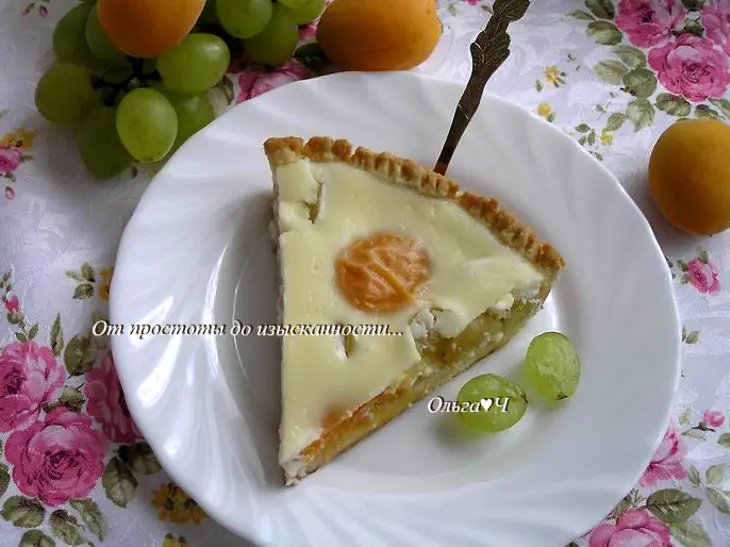 Нежный пирог с абрикосами и виноградом: шаг 12