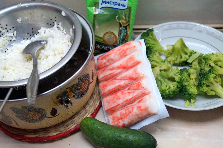 Салат с рисом и брокколи: шаг 1