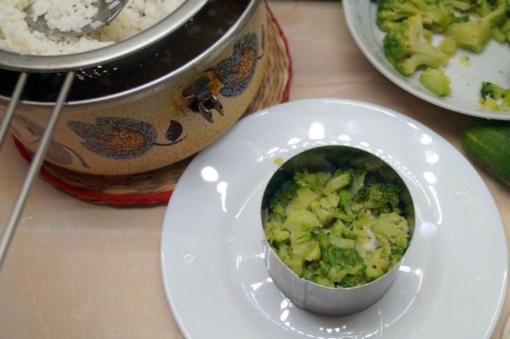 Салат с рисом и брокколи: шаг 2