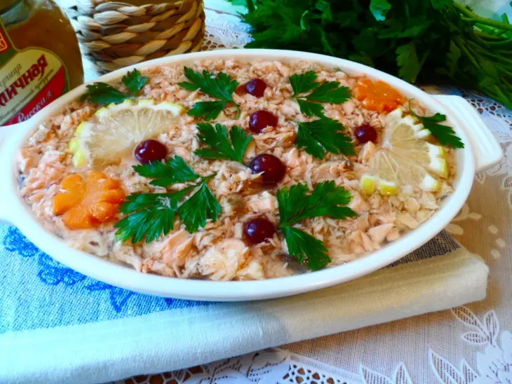 Заливное из рыбы, "розовое на белом" (дуэль,прошлое:варим): шаг 7