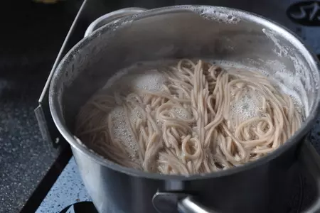 "якисоба" - японская жареная гречневая  лапша: шаг 3