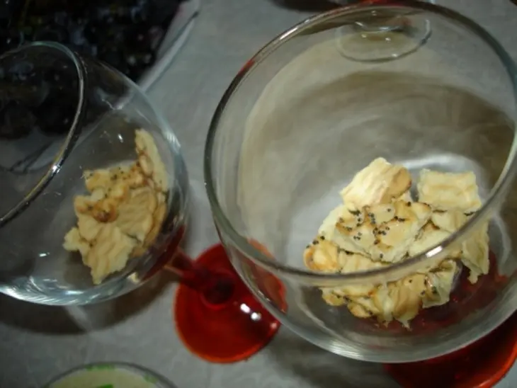 Мусс с медом грецкими орехами и виноградом.: шаг 2