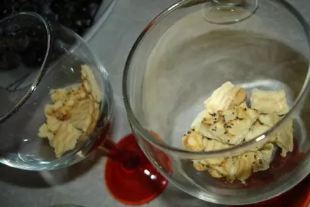 Мусс с медом грецкими орехами и виноградом.: шаг 2