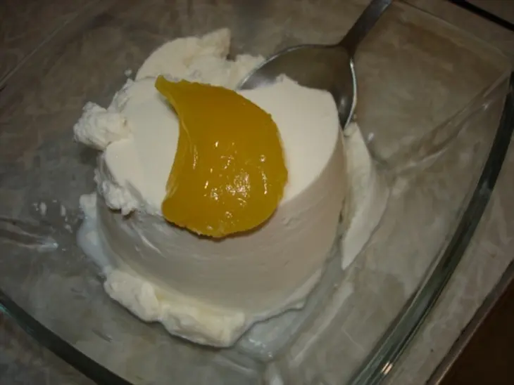 Мусс с медом грецкими орехами и виноградом.: шаг 3