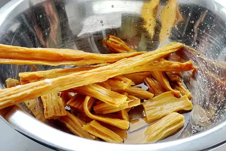 Пассерованные овощи в корейском стиле с рисовой лапшой (дуэль. прошлое: пассеруем): шаг 2