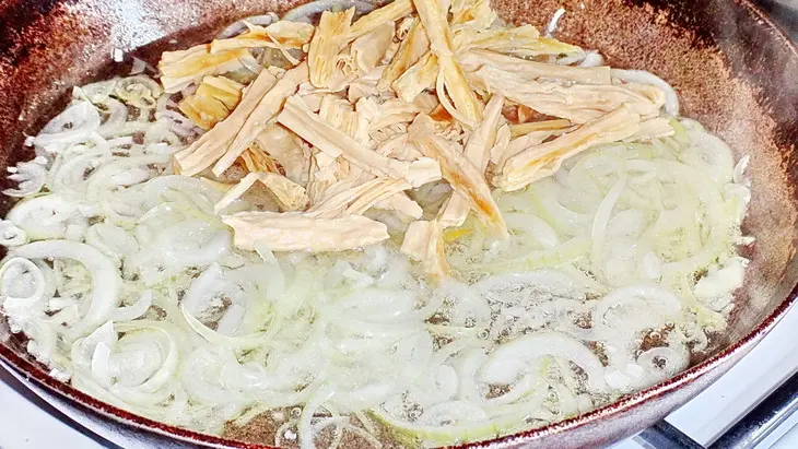 Пассерованные овощи в корейском стиле с рисовой лапшой (дуэль. прошлое: пассеруем): шаг 6
