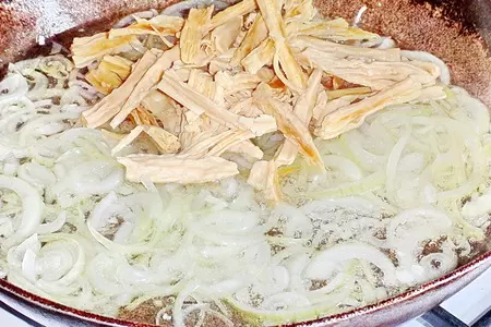 Пассерованные овощи в корейском стиле с рисовой лапшой (дуэль. прошлое: пассеруем): шаг 6