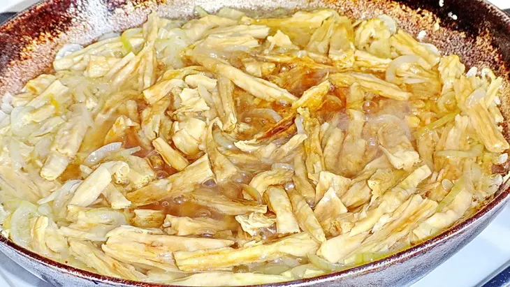 Пассерованные овощи в корейском стиле с рисовой лапшой (дуэль. прошлое: пассеруем): шаг 7