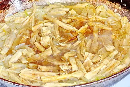 Пассерованные овощи в корейском стиле с рисовой лапшой (дуэль. прошлое: пассеруем): шаг 7